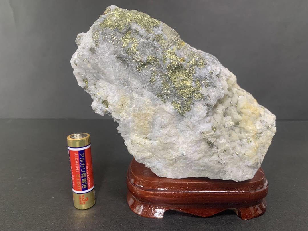 Amazon | 鉱物標本 金鉱石 金石 幸運石 原石 鑑賞石 観賞石897g | 岩石